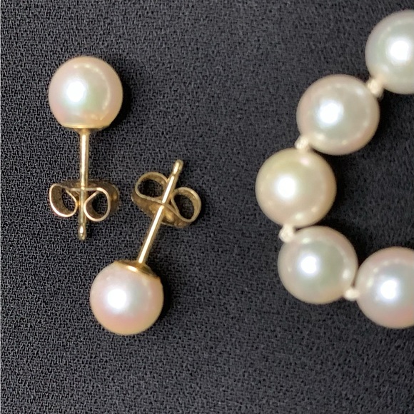 Classic Natural Pearl Necklace with Matching Earring Set - Picture 5 of 11